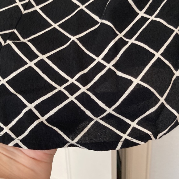 Banana Republic sleeveless window-pane black and white top - Picture 6 of 12
